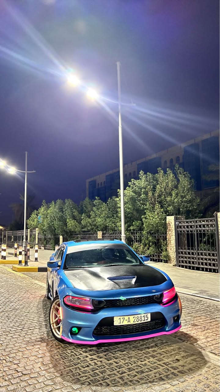 السلام عليكم 
سياره نوع جارجر 16
Rt 5.7
خليجي سياره بدون ضربه بس بالعراق صار بيها ضربه كد شبر بالبگ لايت على جهة صدر ومن غير البارد ولملاحطات البسيط يعني سياره شبه كفاله 
فول موصفات ومصروف عليه خير من الله 
للاستفسار اكثر
***********
وسعرها بي مجال بس للشراي Singapore
