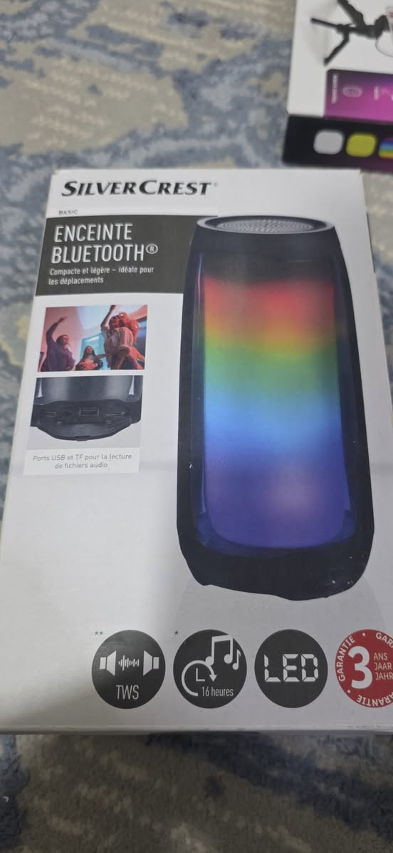 سبيكر الماني عندي من 4 قطع ابيعهم شلعه وحدة القطعه ب15 الف بيه مضخم صوت نقي جدا جدا
*********** واتساب
