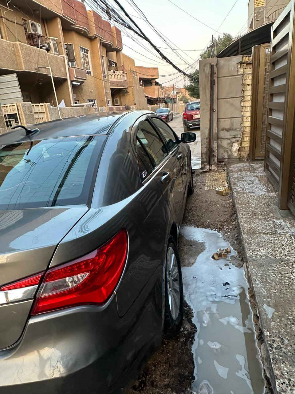 السلام عليكم للبيع سي 200 موديل 2013 وارد امريكي ضربته بس بنيد مبدل والباقي كل ليبل واحد لغود شواصي مكفوله بيه قطع صبغ بدون معجون ابيع احزام  وبيه جراد كلش بسيط بالقماره صور الحادث بالمنشوركير مكينه مكفولات المكينه قبل شهرين مبدله جديده مال حاويه صدر امامي خلفي جديد باتري صار سبوعين شاده جديد محرك 6سلندر 3600 كير7 نمر سياره كلش نضيفه ماشيه 180 معايزه شي فقط غاز تبريد من بدلت محرك ما شحنت غاز للعلم منضومه التبريد كله جديده رقم بغداد انكليزي باسمي جان عندي سونار بس ضاع مني تكدر تتاكد وسويله سونار ترايك للبصره السعر79 بيه مجال قليل حك الجيه مكاني بغداد الشعب ***********
المواصفات 
تحكم ستيرن جهتين كير اوتو+عادي
مري كهربائي 
كشنات كهربائي 
كامير خلفيه مع داش كام امامي وداخل السياره تصور
شاشه حجم جبير شاده ب300الف بغداد, العراق
