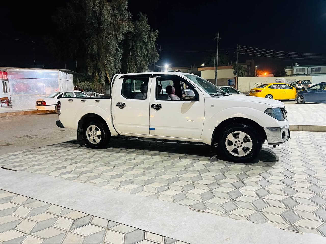 اسلام عليكم للبيع نيسان نيفارة 
 سعره مناسب 67
موديل 2008
كير عادي
محرك جديد
السيارة جديدة وجاهزة من كلشي 
مكينه وكير وحداديه وتبريد وتخم تاير كله جديد 
ما شاء الله سيارة كلش نظيف مرتب بدون مصرف 
سياره جاهزه صدر امامي خلفي جديد مابى مصرف 
دهن كير ومكينه وفلاتر تبريد كلها جديده 
سياره مكانت بى صبغ ابشرط بدون دواخل
واستفسار خابر صاحب ***********
 ‏ملاحظة اني مكلف بنشر ما أجاوب على التعليقات ما متواجد عالفيس شراي خابر وتدلل
مكان سياره كركوك
 وتحياتي للجميع كركوك, العراق
