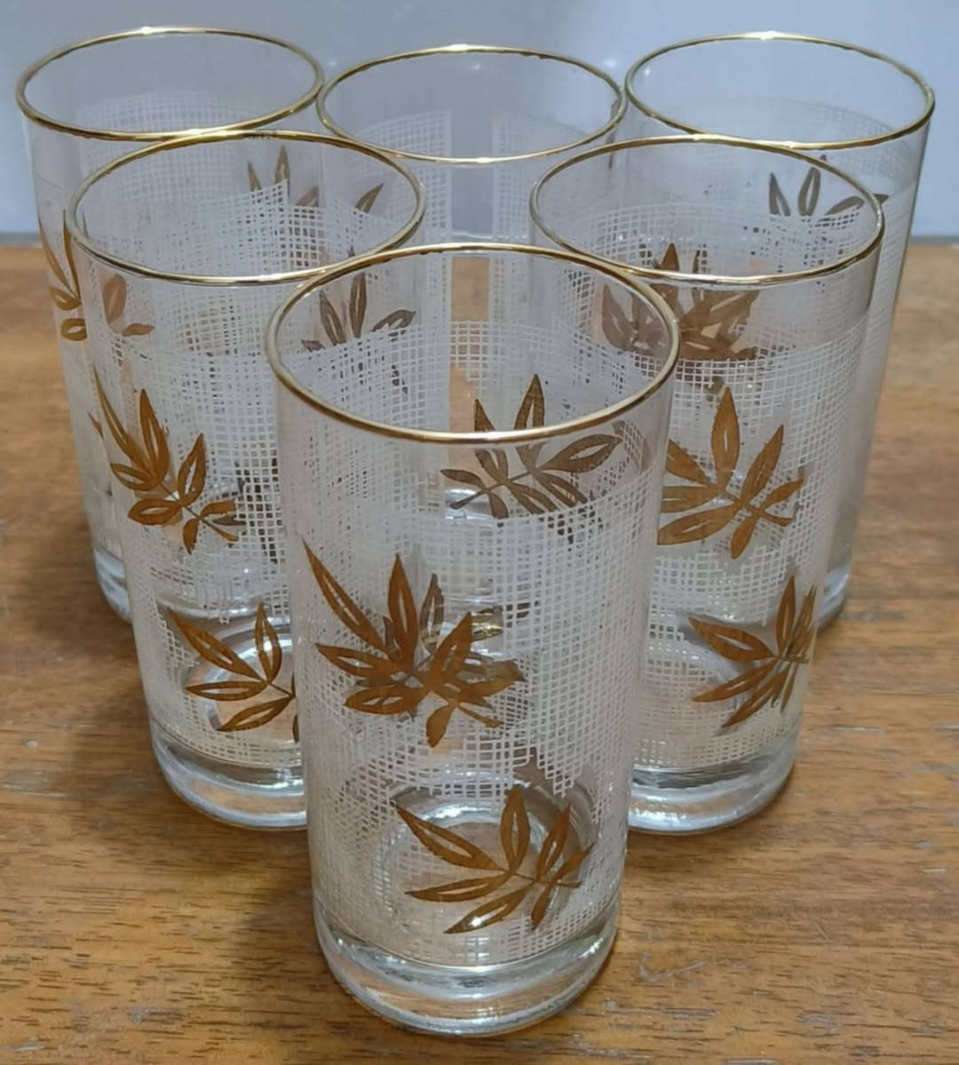 سيت كلاصات صناعة صيني قديم 1978 جديد بالكارتون غير مستخدم 6 قطع نقش الورد طلاء بماء الذهب
مكاني بغداد ساحة عدن يوجد توصيل لجميع المحافظات


**إذا كنت صاحب هذا الإعلان وتريد حذفه لأي سبب، رجاءا أرسل رسالة إلى الدعم الفني**