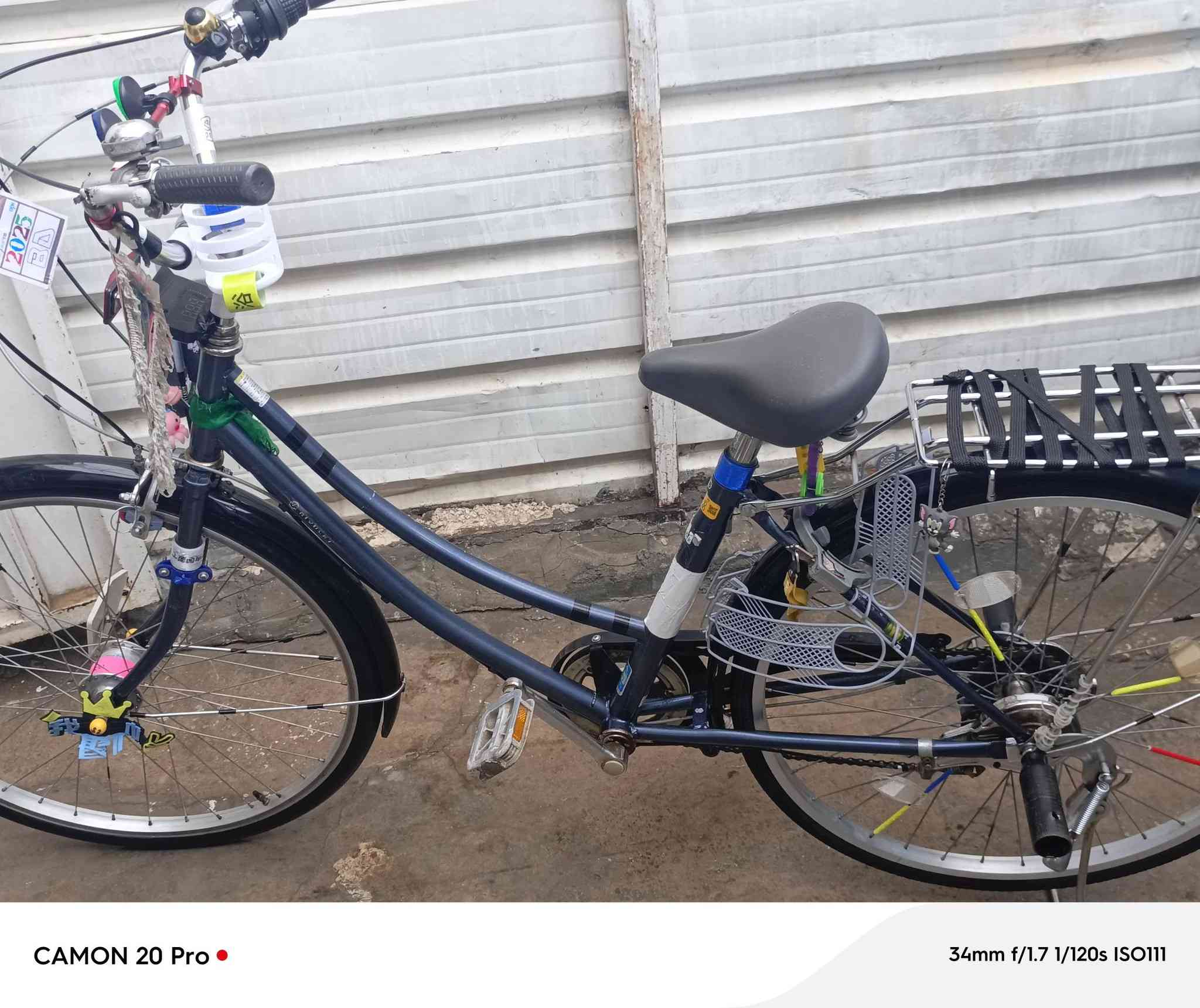 سلام عليكم شباب هذه للبيع مديل21 لون اسود حبري موديل 21 كير شغال خفيف و ثكيل تكدر  تسوي نضافه 100/95 حلو مرتب هوه وغراضه ب120 بدون غراضه 100وبي مجال لطيبين مكاني بغداد شعب جمعيات شارع 15 تواصل ***********
