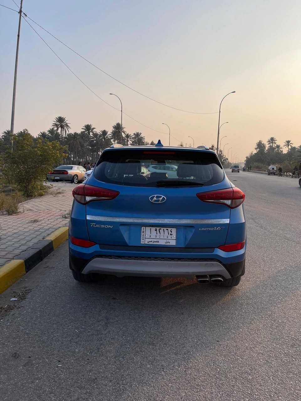 السلام عليكم ورحمة الله وبركاته
توكسان امريكي للبيع موديل 2017 
اللون جويتي 
شاشه كبيره 
تبريد بيانو 
رادار جانبي 
جنطه كهرباء 
جلد اسود بلاد 
كشن كهربائي بلاد 
تدفئه كشنات 
بصمه تشغيل وبصمه ابواب وجنطه 
مثبت  سرعه 
كيلو متر ٨٠ الف  mi  
سياره كلين بدون حادث 
دعاميه أماميه فقط بدون قطره صبغ 
العنوان بابل الحله 
السعر ١٤٨$ وبيه مجال بسيط
رقم الهاتف ***********
