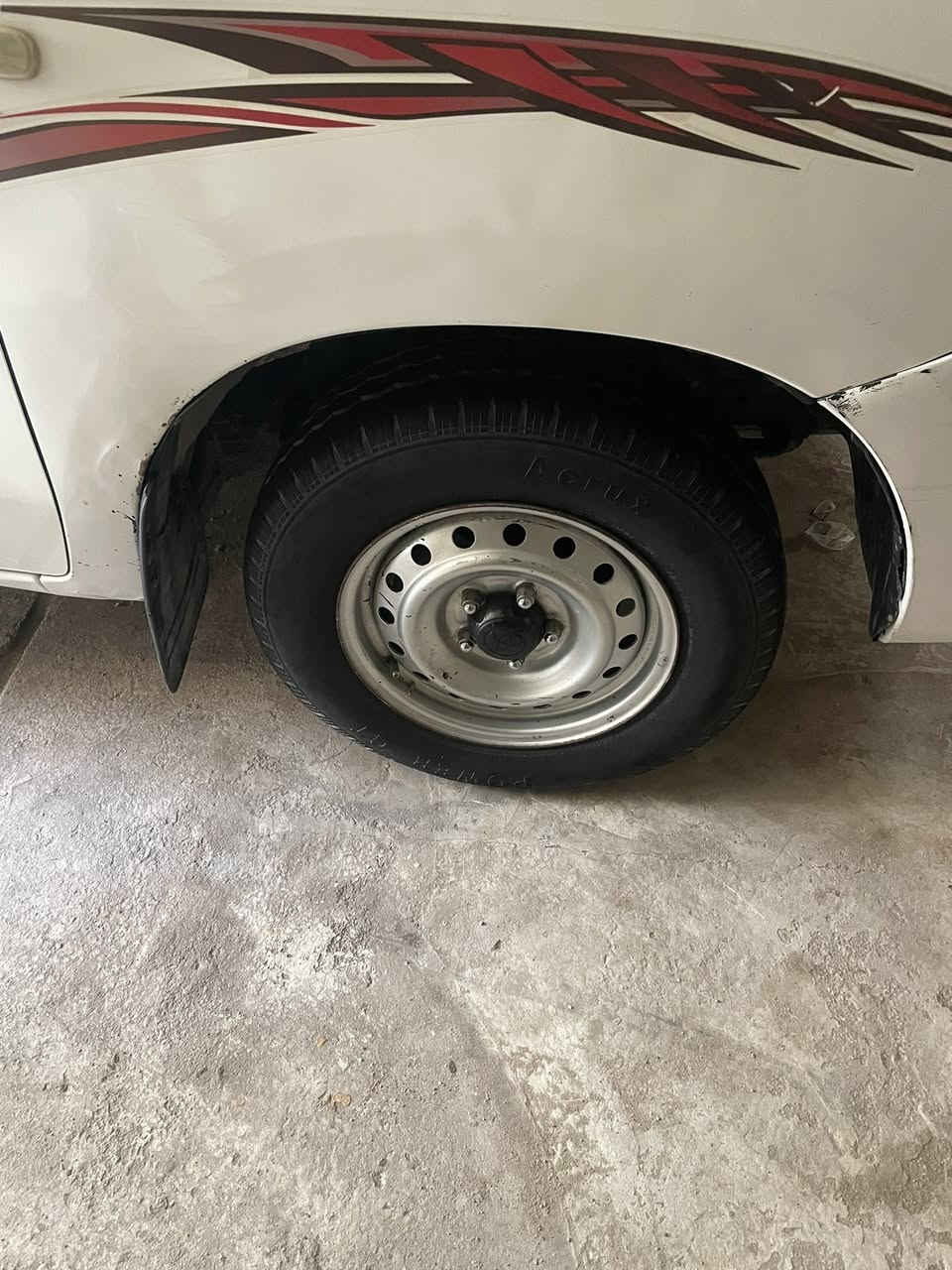 السلام عليكم فلاونزه (2008)سياره حلوه مكفوله  بيه فقط باب الصدر شويه بيه رشه والباقي مكفول كير عادي  السياره  (128) وبيه مجال حك الجيه عنوان كربلاء المقدسه ‭0771 490 4479‬ اتصل وبيك خير وتدلل
