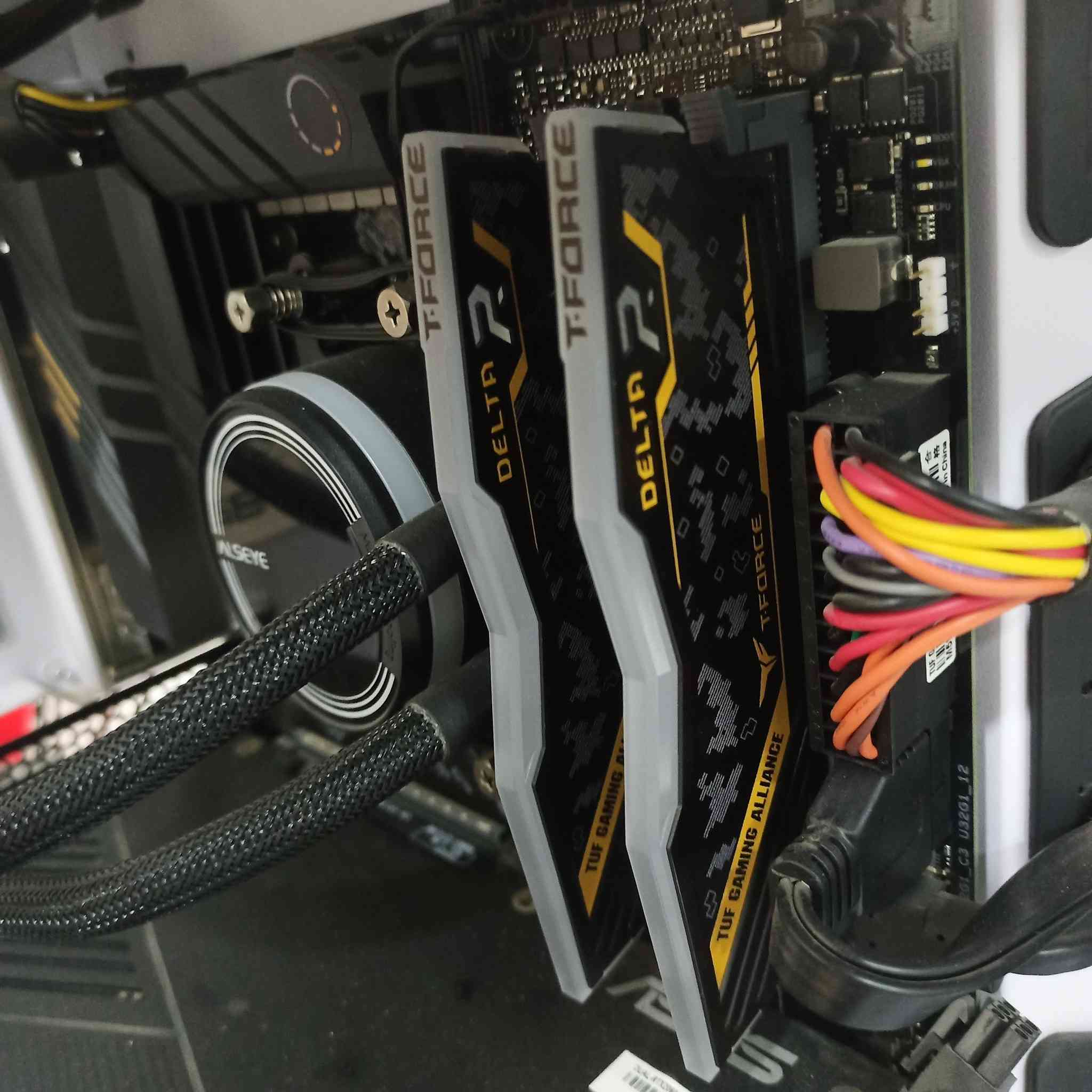 B550 TUF GAMING: 
Pc كيس ليان لي
R5 3600 
Asus 2060 
700w RGB
Alseye RGB 360 
RGB 16=8+8: 
m.2 256 + 1THdd

***********
