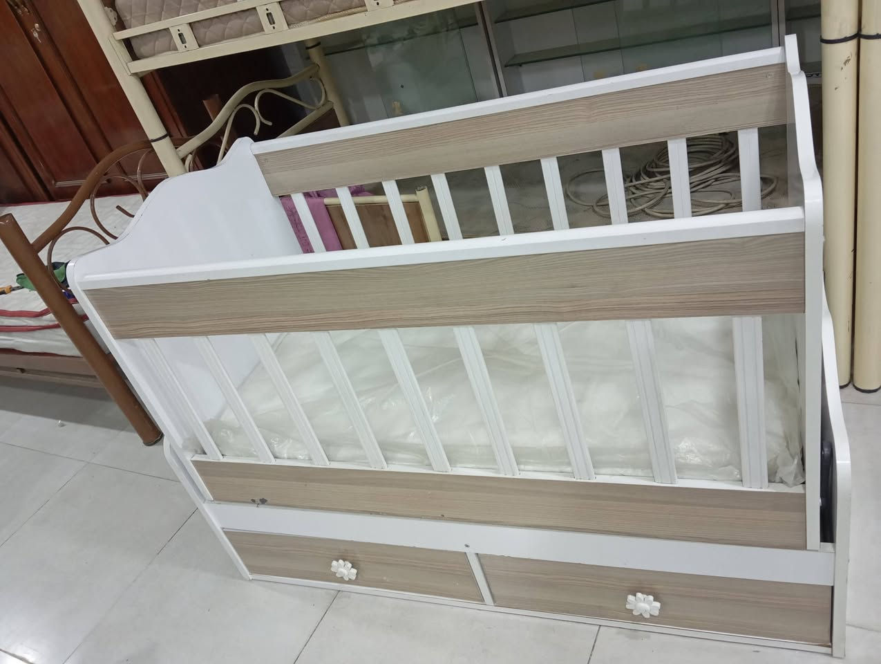 للبيع
سرير اطفال هزاز مع دوشكا نظيف جدا
القياس الطول 120سم والعرض 60سم
هفلان شارع سيد طيب
***********
