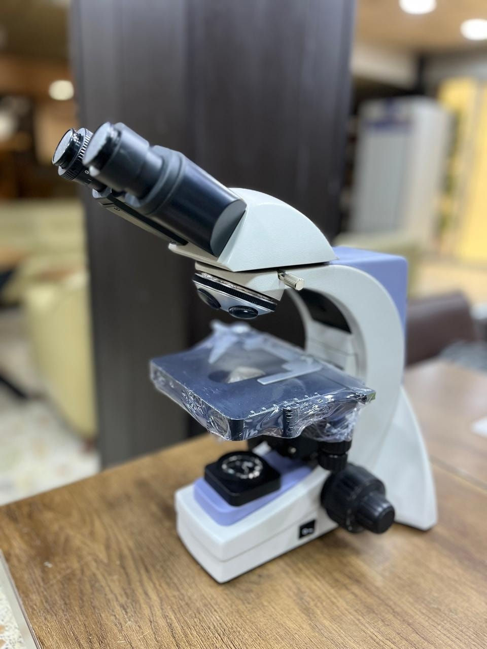 يتوفر لدينا ميكروسكوب GAMP group
ميكروسكوب مخبري عالي الدقة يُستخدم لفحص عينات الدم، البول، البكتيريا والطفيليات.
مزود بعدسات تكبير متعددة لرؤية الخلايا والتفاصيل الدقيقة بوضوح.
مناسب للمختبرات، العيادات، والمراكز التعليمية.

لمزيد يرجى مراسلتنا او التواصل على الرقم واتساب 
***********
