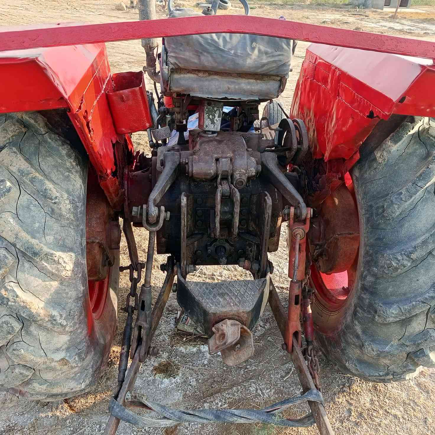 عنتر موديل 84 بم محرك خير من الله شرط الشغل والفحص تايرات الخلفيه نضاف سعر 2ونص وبيها مجال مكاني مشروع المسيب ***********
