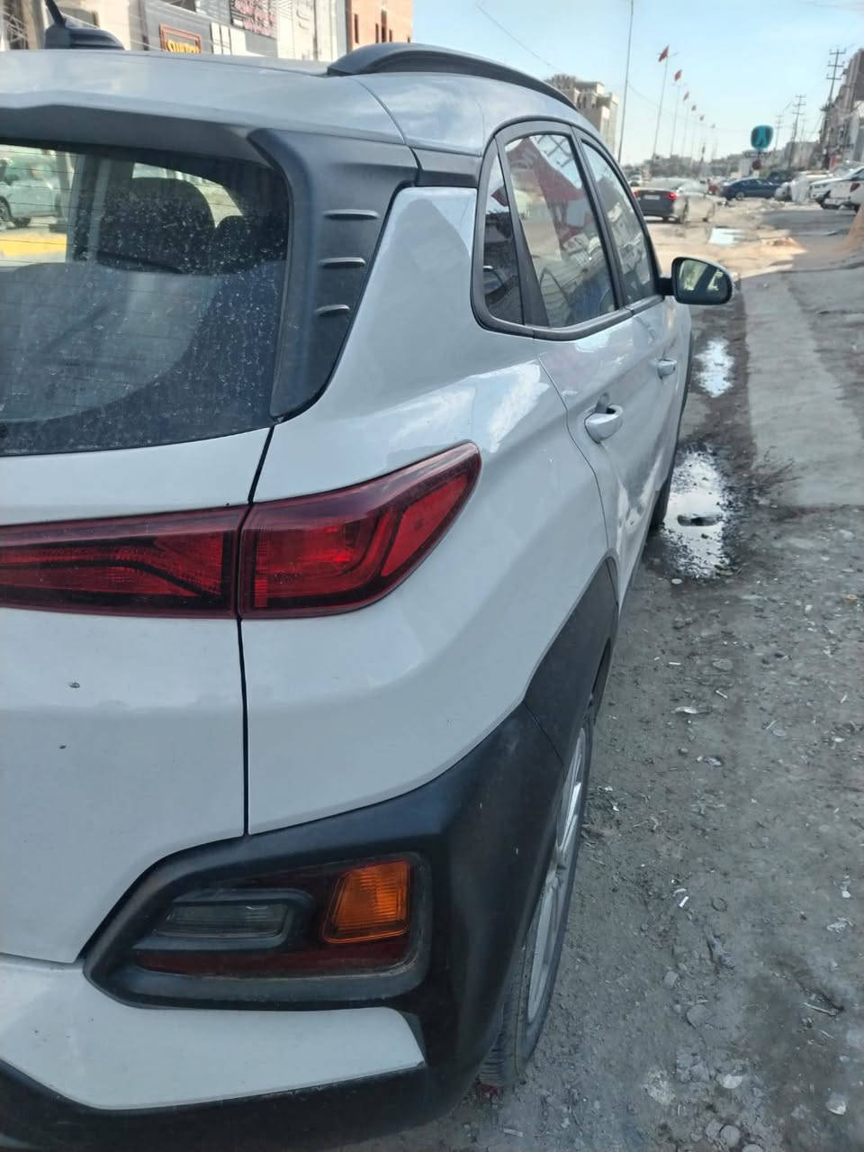 كونا موديل 2020 وارد امريكي تفاصيل حادث موضح بصور رقم بغداد بسمي سعرها 145 وبيها مجال ***********
