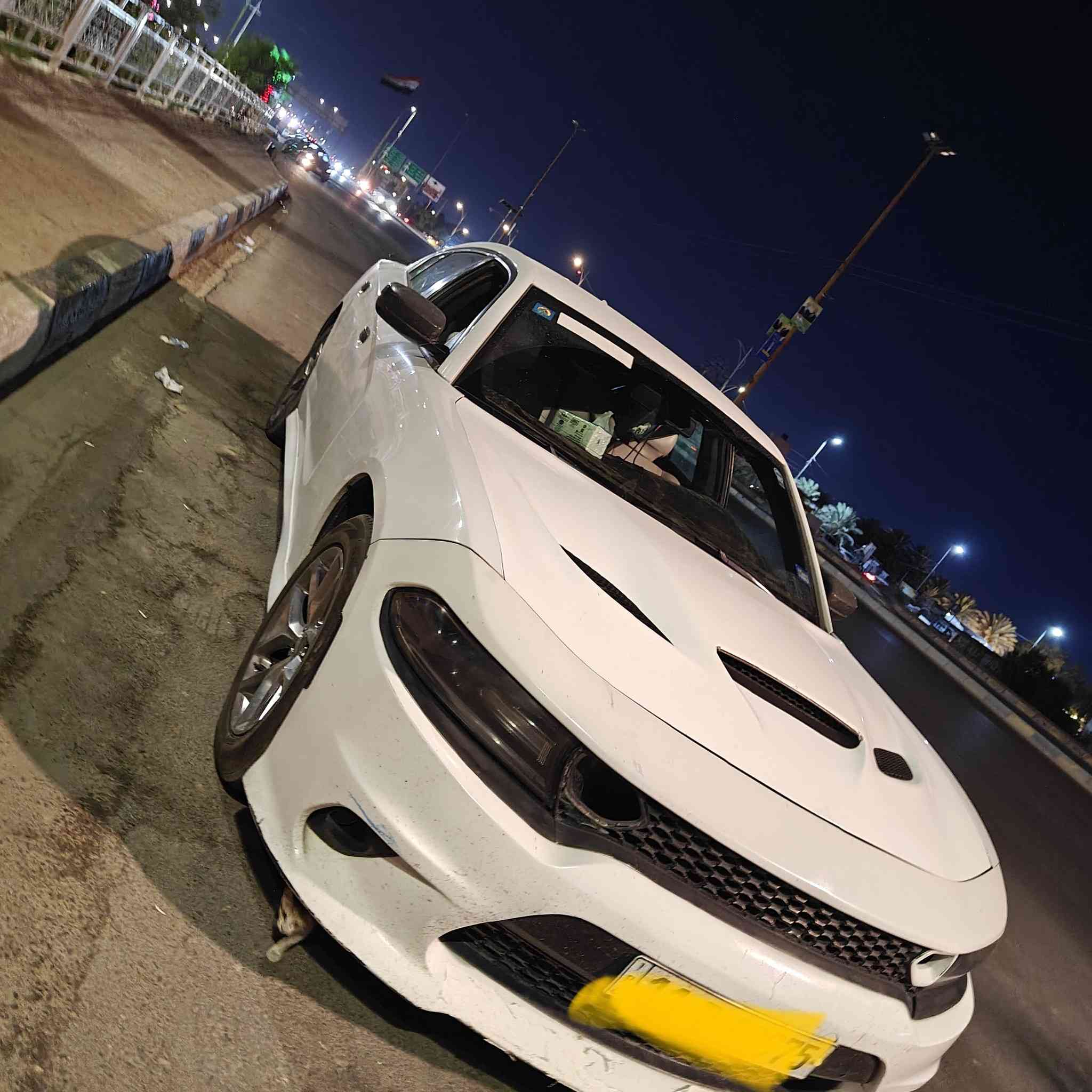 للبيع جارجر 17 كندي مابيها حادث فقط صاحبها الأصلي محدثها SRT يعني مبدل بيها بنيد ودعاميات  رقمها بغداد بأسمي مكاني العمارة .. ملاحظة الباب الخلفي بي كم شخط اني عندي شخطتها بالصعده مال بيتنا سيارة نظيفة تجي وتشوف بعينك ***********
