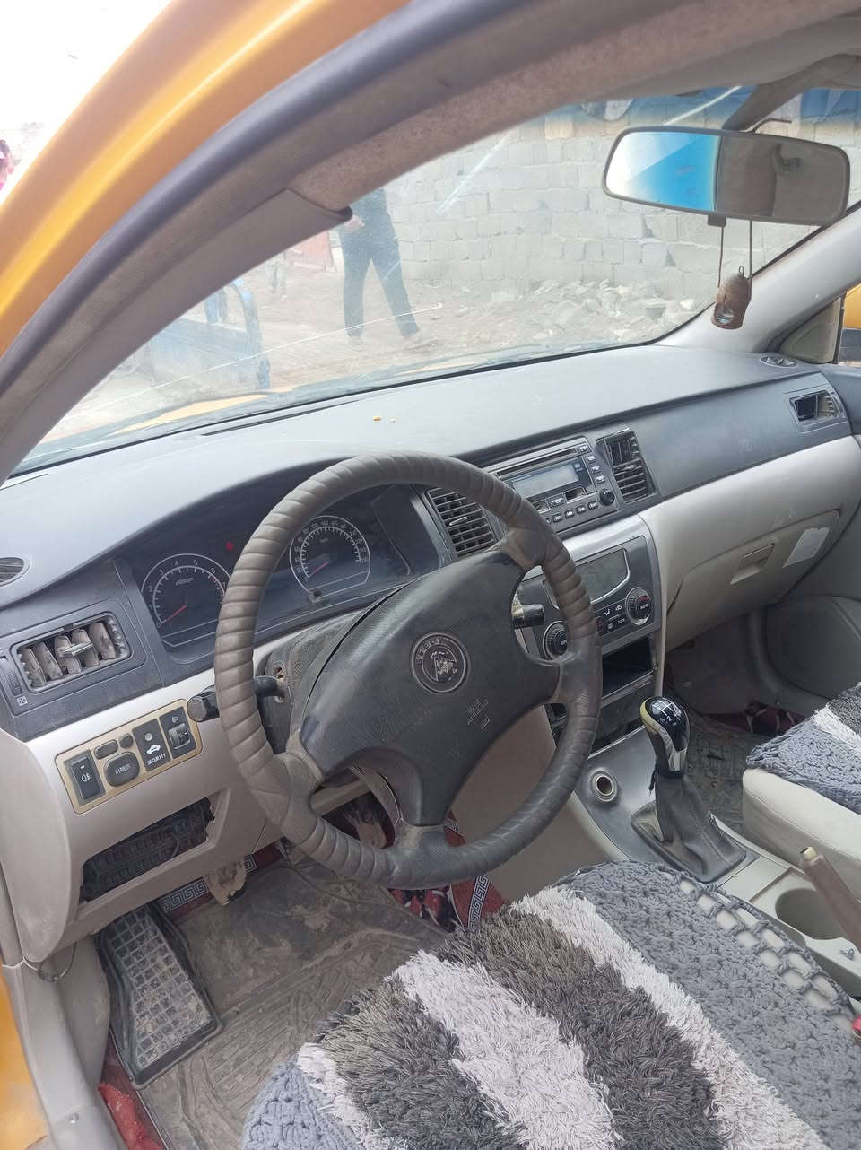 سلام عليكم سياره جيلي موبل للبيع موديل 2012كير ومكينه خير من الله كير عادي السعر 30وبيه مجال وبسمي السياره تحويل مباشر مصفره هيه وغرامات ***********
