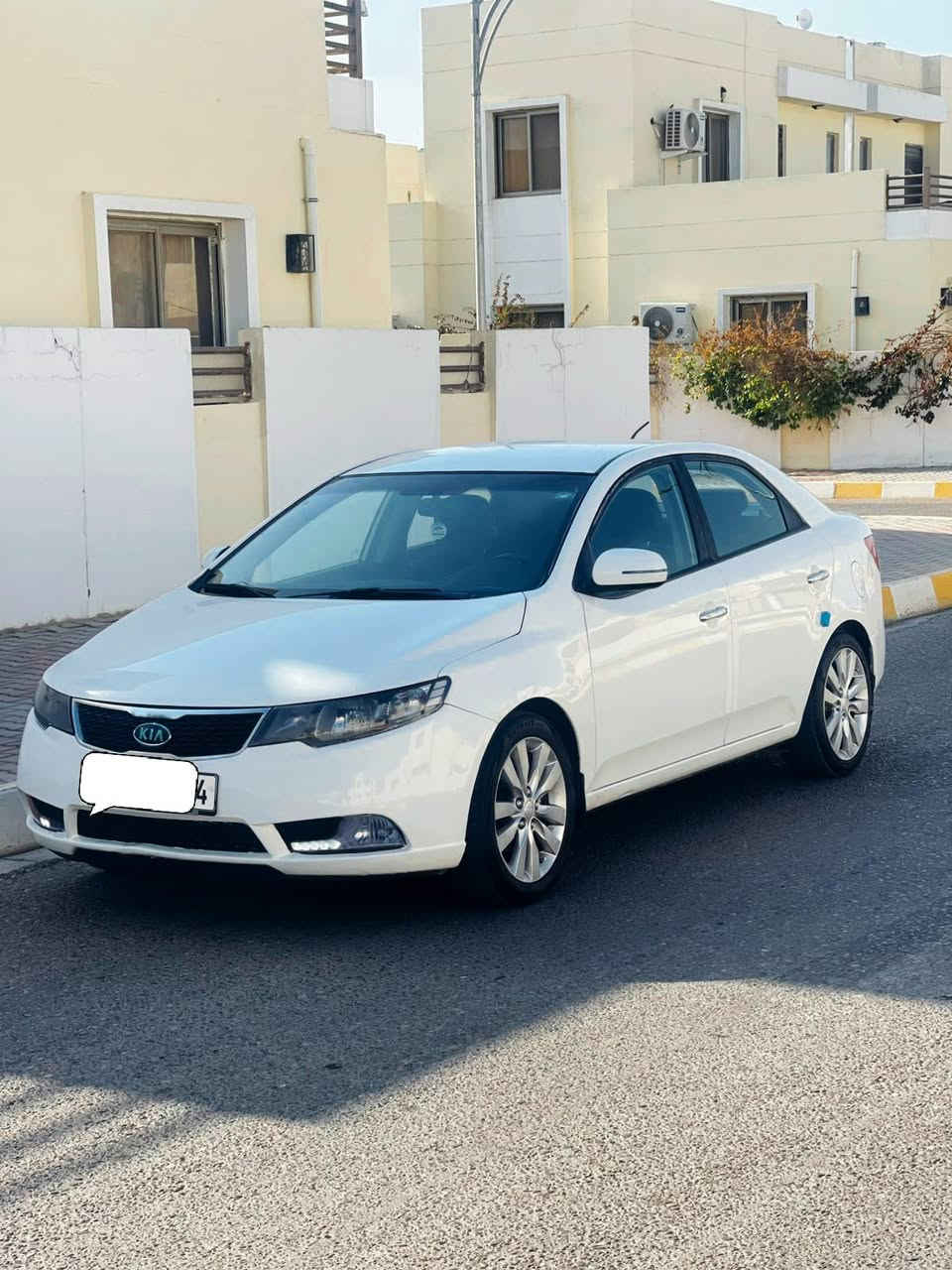 سيراتو 2013 للبيع مكفولة بسعر مناسب 104 وبيها مجال بسيط سياره جاهزه من كلشي كير مكينه صدر تبريد تخم تاير   
رقم هزه كله جديد مكان السياره تكريت مجمع بيتي 
***********
***********
