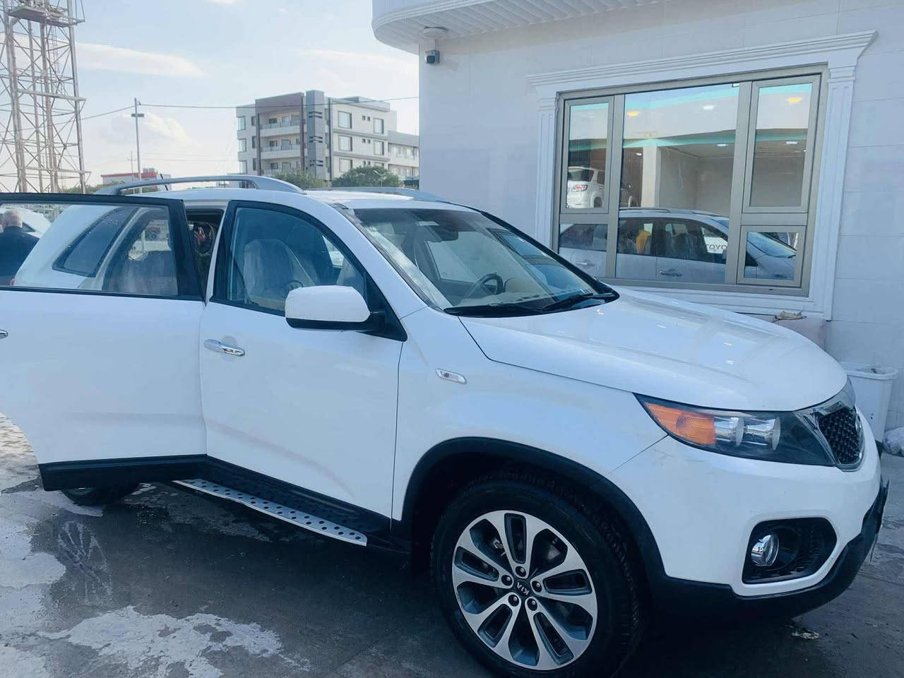 سورنتو 2012 خلیجی
دبل گیر ، کشن جلد  ،سقف بانوراما
ماشیە 190 الف ،واحد قطعه و نص صبخ بدون ضربه. سنويه  ورقم جديد 2027 بأسمي
تخم طايع جديد جديد، سياره نضيف و حلو  كلشي بشرط فحص
سعر 150 و مجال قليل
*********** كلار
