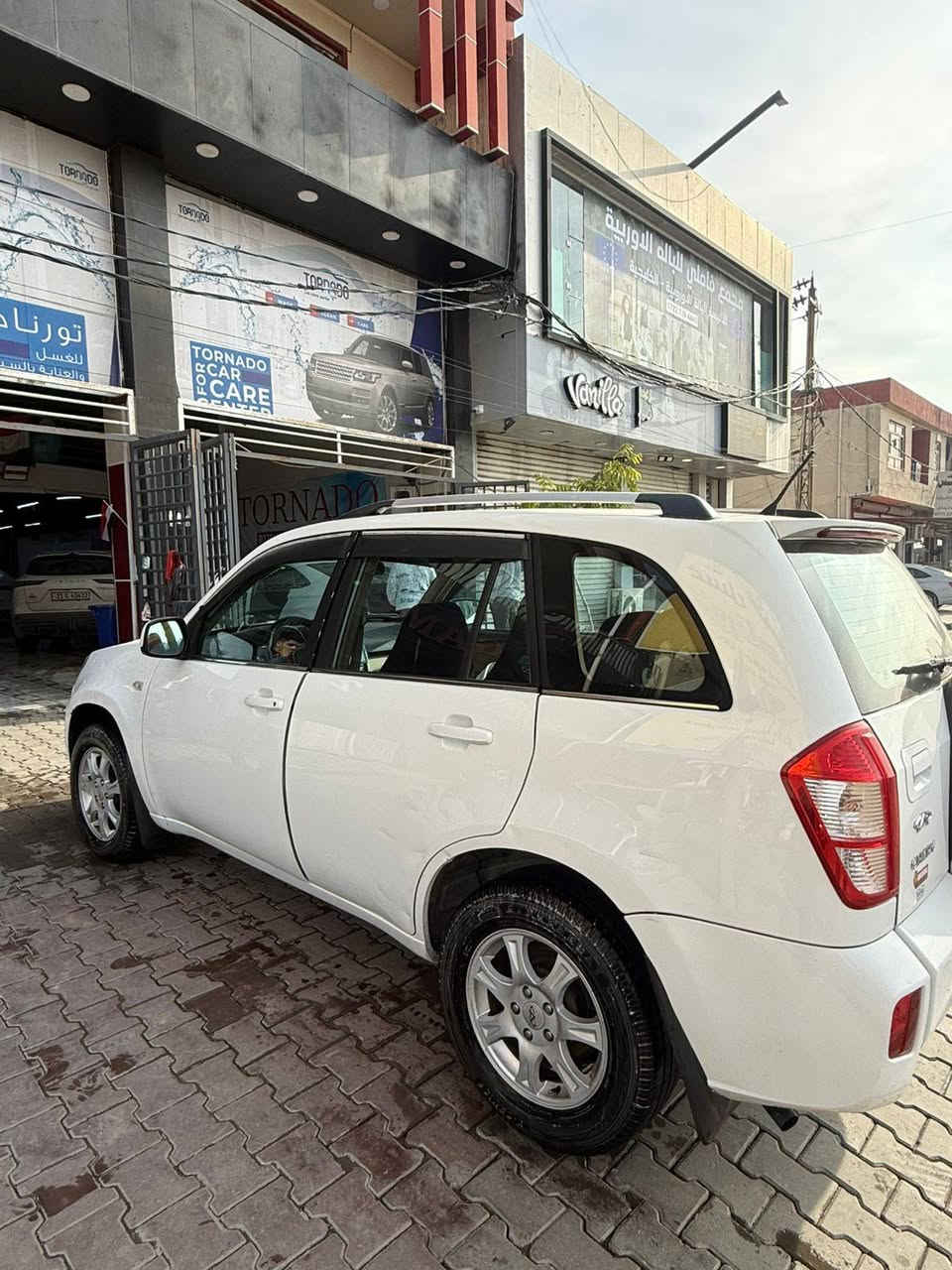 شيري  تيكو 2013
فول مواصفات 
حساس خلفي 
كاميرة خلفي 
جامات كهرباء 
سقف سلايت 
لايت ليد زنون 
كشنات امامي  هيتر 
تحكمات  استيرن 
تايرات جدد 
دسكات جدد 
صبغ نص باب السكن فقط 
السعر 75  $  و بيها مجال 
اي استفسار  ***********
