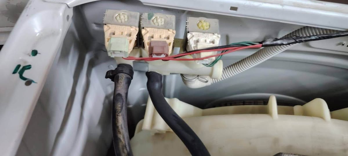 صيانه ثلاجات مجمدات جميع اجهزة التبريد 
🧰(((ورشة متنقلة في جميع أحياء كركوك)))
 🧑‍🔧🧑‍🔧صيانة موقعية داخل منزلك لصيانة وتصليح 🧑‍🔧🧑‍🔧
#االثلاجات ..🫕♨️
#البرادات🌀
#عارضة المحلات🔌
#صيانة السبالت🚿🪛🔧
#صيانه غسالات اوتوماتيك وعاديه 
 الأجهزة الكهربائية المنزليه🏘️
: ورشة اسطه محمود كركوك 

💥للاستفسار....*********** ⬇️ 
ملاحضه مانطلع اله وانت راضي
💫🙏💫🙏🙏💫🙏🙏💫🙏💫 كركوك, العراق
