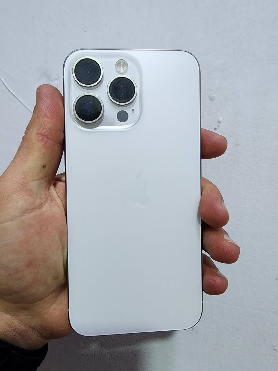 السلام عليكم… #مكلف بالنشر
أيفون 15 برو ماكس للبيع فقط ونقد حصرا
الجهاز شرط مامفتوح.  هوا وحاسبه ضد المي
الذاكرة/256.    باتري/86% شرط.  لون ابيض نظافه فول
السعر/950 قفل قفل سعر جدا مناسب بدون معامله 
***********
