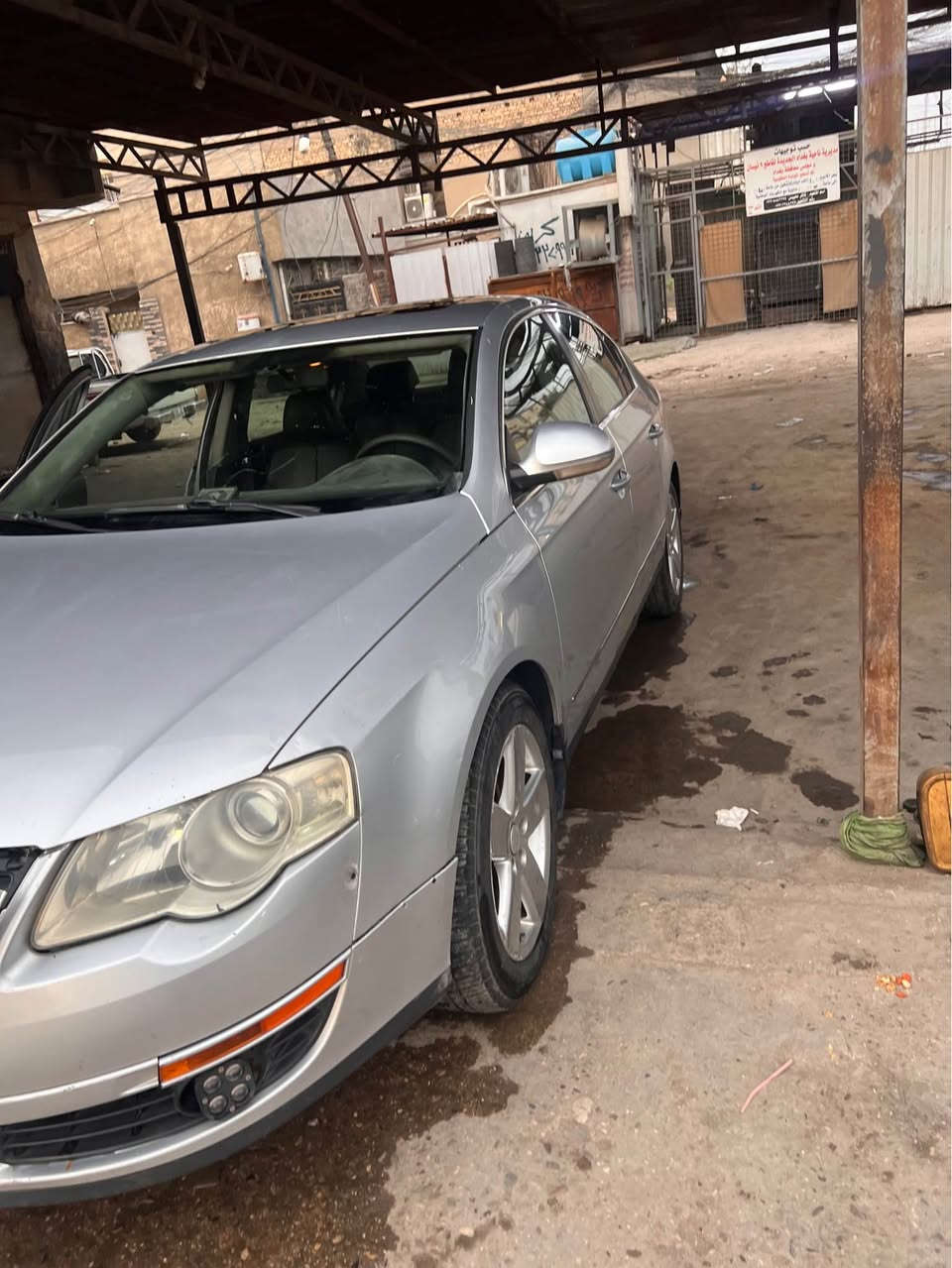 سلام عليكم 
فوكس واكن باسات موديل 2009 باسمي رقم الحديث
فول مواصفات داخل اسود سلايد تدفئة كشنات شاشة لايت عدسه زنون نواقصها دعامية امامية يحتاجلها ترتيب والتنته الداخليه مكاني بغداد الجديدة او زيونة
للاستفسار *********** بغداد, العراق
