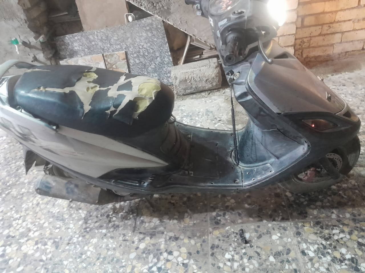 دراج للبيع سكنس ١٤٠  سعر ٣٥٠  شعب شارع الصحه ***********
