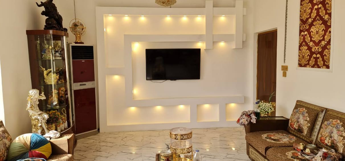 السلام عليكم
  دار للبيع مكان مميز جدا 
طابو صرف
نوع البناء طابوق السقف عكاده
العنوان / /بابل المدحته الجمعيه  على التبليط مباشر قرب مدارس نور الاجيال
المساحه ١٢٠متر
خدمات كامله من ماء وكهرباء و تبليط مجاري خارجية 
السعر/١٣٥وبي مجال
تفاصيل
استقبال 
صاله 
عددالغرف ٢
مطبخ 
مناور 
طارمه كبيره كراج سياره
مجمع صحيات داخلي وخارجي
تحويل البيت ثاني يوم بعد الشراء 
بناء حديث موقع جيد جداً مع
بناء درجه اولا
بناء حديث
عرض الشارع ١٠متر تبليط
ملاحظة //البيت باسم مالكه شخصين
تحويل البيت ثاني يوم بعد الشراء
للاستفسار
مراجعة  مكتب دلالية وائل الهندي 
وائل الجبوري***********
او علي***********
مكتب دلالية وائل الهندي بابل المدحتيه الحمزه الغربي ع شارع 60 قرب سلوان ابو الكاشي مقابيل فرع علي قماره
