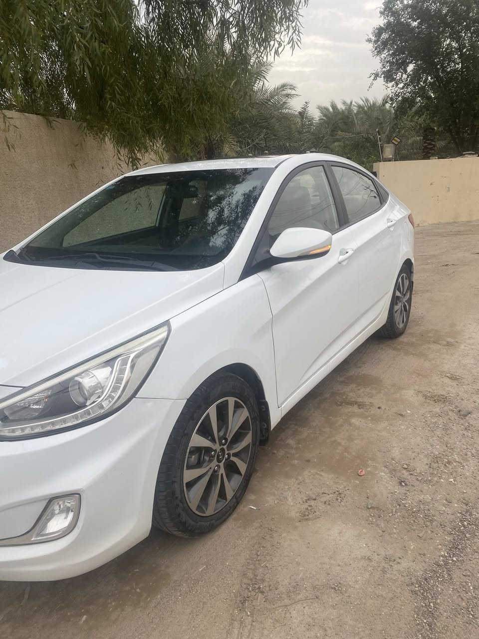 سلام عليكم من رخصت الادمن المحترم 
اكسنت مديل ١٦ بلو فول خليجي 
صبغ بدون دواخل ربع جملغ خلفي 
بارد قليل سياره جاهزه من كلشي 
كير مكينه صدر تخم تاير تبريد 
مكان سياره بغداد حي تونس 
السعر ١٠٧ وبيها مجال 
***********
