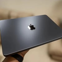 للبيع MacBook Air M4 ، لون Midnight الأنيق،  شاشة 13.6 إنش،  رام 16GB،...