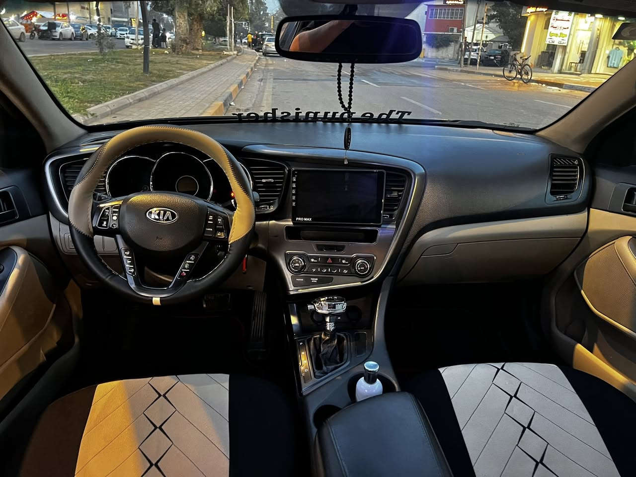 السلام عليكم كيا أوبتيما للبيع موديل ٢٠١٣ وارد امريكي نص فول تحكم استيرن اربع جهات ٣ انضمة قيادة ايكو نورمال سبورت شاشة كاميرا تحكم مري كهرباء تبريد ثلج تدفئة نار كشن الساىق كهرباء منضومة زنون عالي ناصي وبلوجكترات حساس تايرات كير محرك خير من الله لاتنقيص ولاتبخير ولانفخ السيارة بيه صبغ نص الجاملغ الخلفي الايسر ونص قبق الجنطة والبنيد مرشوش رش وتبديل الجاملغ الامامي الايمن نفس الون السيارة باسمي تحويل ثاني يوم هزة سنوية جديدة لل٢٨ سعره ١٠٠وبيه مجال للاتصال *********** مكانه بغداد
