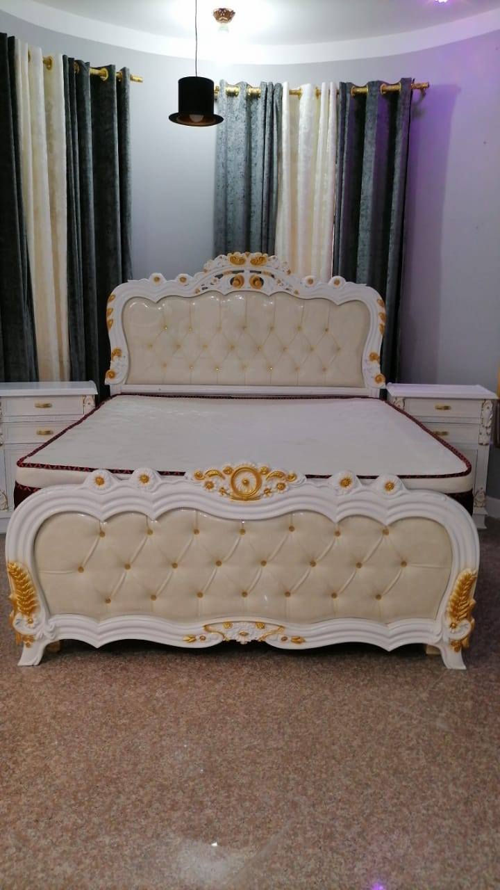 ~~~ للبيع~~~

غرفة اخشاب صاج نجارة يد مضبوطة درجة أولى شغل بيت موسى، مستعملة قليل جدأ شخط ما بيها.
مصبوغة لون أبيض صبغ سيارات اصلي
متكونة من كنتور طابقين 6 أبواب ضخم جداً بالإضافة إلى ملحق اخر متكون من  2 بابيين منفصل كما موضح في الصور
و ميز مراية متكون من 5 جرارات كبيرة
وجورباية واسعة 🛏️
و ميزين جانبيات متكون من جرارين و خانة كبيرة
السعر  3,100,000ثلاث ملايين و مئة ألف وبيها مجال للشراي.
للاستفسار
***********
