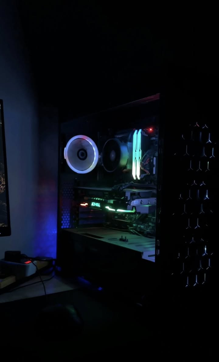 تجميعة كيس فقط نظيفة جداً
M.B x470 msi 
Ryzen 5 3600x 
Ram 32 ddr4 3200 rgb
Rtx 2060 super 8 gb 3fan rgb
P.s 650w
SSD 256
HDD 1T
Case gamemax 4fan 
استخدام شخصي بسيط ونظيفة حرارة وضغط وكلشي 
السعر 680 بيها مجال بسيط


**إذا كنت صاحب هذا الإعلان وتريد حذفه لأي سبب، رجاءا أرسل رسالة إلى الدعم الفني**