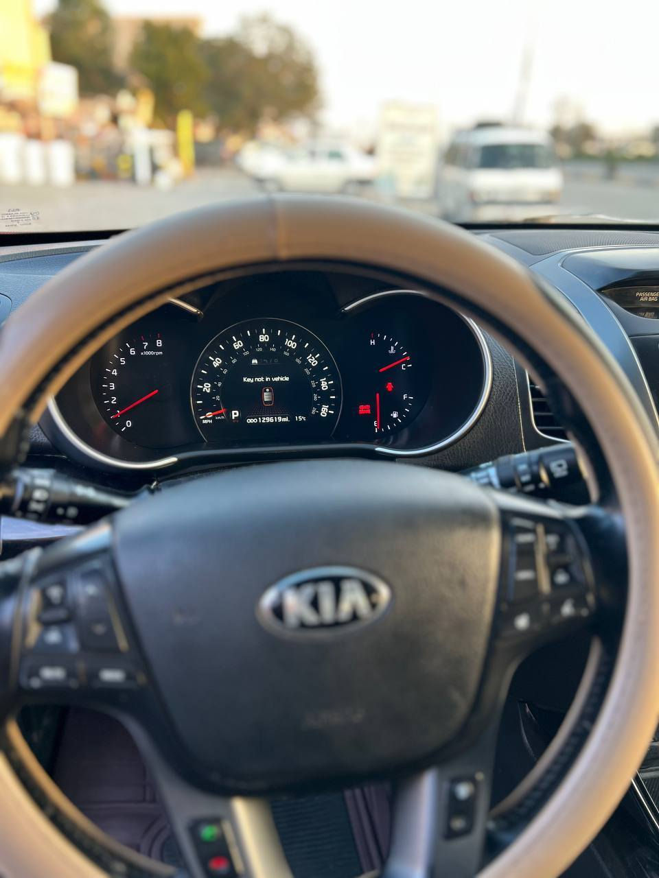 السلام عليكم 
سورنتو مديل 2014 SX فول أمريكي سونار سياره موجود بصور 
مواصفات سياره 
بنراما سياره 6 سلندر GDI 
كشنات جلد خزن تتفئه تبريد 7راكب
3قطع تبريد 
كامره شاشه كبيره عداد سرعه دادوشو 
مري قلاب شفط جنطه شفط مثبت سرعه رادار جانبي 
وبعد هواي بيها مواصفات سياره بصمه 
سعر 166 وبيه مجال بسيط 
سياره رقم بغداد بسمي 
للتواصل ***********
مكان سياره كربلاء
