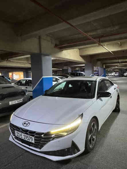 السلام عليكم 

. الانترا هايبرد موديل 23 وارد كندي ليبل واحد 

. ماشيه 53 الف كيلو 

. حادث كندا بابين فقط وراجعات بارد 
وبيها بلعراق موضح بلصور 

. السيارة صدر لغود راديترات بطارية عل وضع الشركه مكينة 1.6 تنفس طبيعي + هايبرد مكينة اعتمادية
وصرف وقود ممتاز الكير 6 نمر مو cvt

. تحديد مسار والمحافظة عل المسار وتنبيه تصادم امامي ومثبت سرعة 

. رادار امامي و خلفي و تحذير تصادم خلفي وتحذير عند فتح الباب 

. نقاط عمية

. شاشتين وتتغير شاشة السايق حسب وضعية القيادة 

. التبريد ثلج لان الكمبرسر بلهايبرد المحرك الكهرباء فانسه التبريد وتبريد قطعتين ومناخين واتو

السيارة كاملة من عدة وسبير وارضيات رزلاين 

السعر 145 ورقة و بيها مجال 

مكاني ببغداد 
رقم الهاتف ***********
