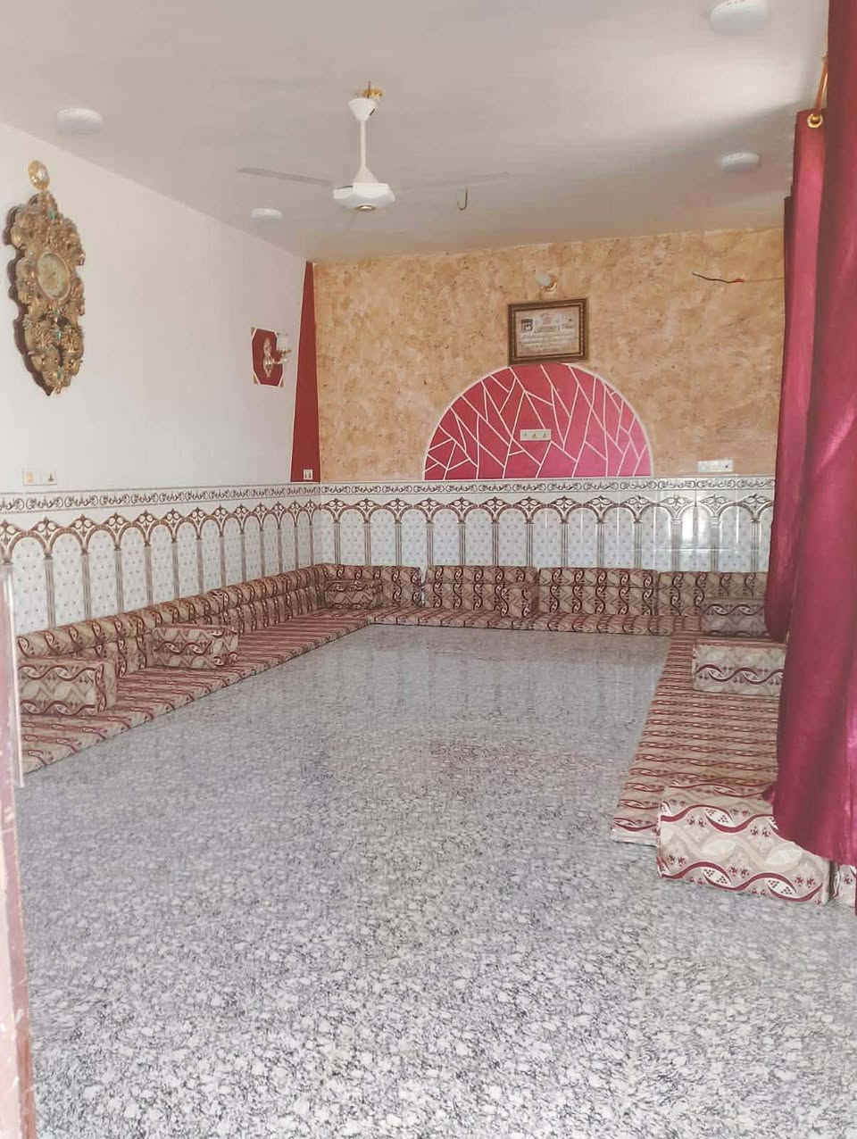 .للبيع أو المراوسة – عقار مميز في كربلاء
📍 كربلاء – شارع بغداد، قرب مجمع الكليني، عمود 337، يبعد عن شارع بغداد حوالي 1000 متر.
🔹 مساحة الأرض: 1000 متر مربع. 🔹 دار حديثة البناء. 🔹 يتكون المنزل من:
4 غرف نوم بنظام سويت.
صالة كبيرة.
مطبخ.
غرفة استقبال.
طارمة بمساحة 65 م².
✅ المنطقة سكنية. ✅ جميع الخدمات متوفرة.
💰 السعر: 125 مليون دينار عراقي قابل للتفاوض.
📞 للاستفسار والاتصال: *********** واتساب متوفر.
🏡 كما نستقبل جميع العروض الخاصة ببيع وشراء العقارات في كربلاء.
@أبرز المعجبين
#بصره_بغداد_ناصريه
