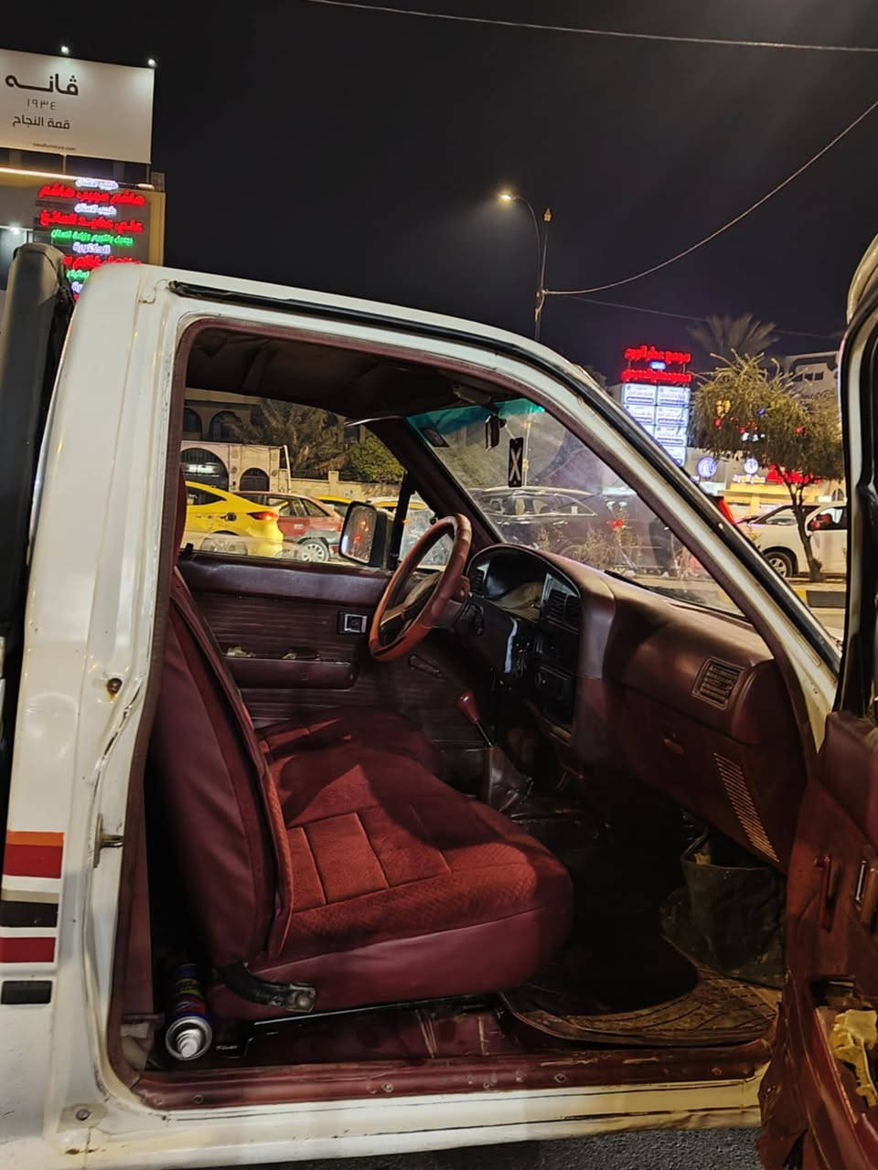 بكم 92تيوتا 
مكينه وكير شرط 
مكفوله كفاله عامه 
تحويل من الشرعي سعر 70 وبيها مجال 
مكان السياره موصل الايمن 
***********
