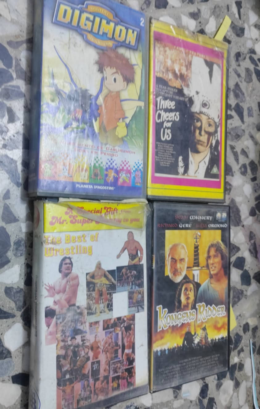 30 شريط فيديو  
سعر المجموعة مع التوصيل  35 الف
للتواصل  ***********
