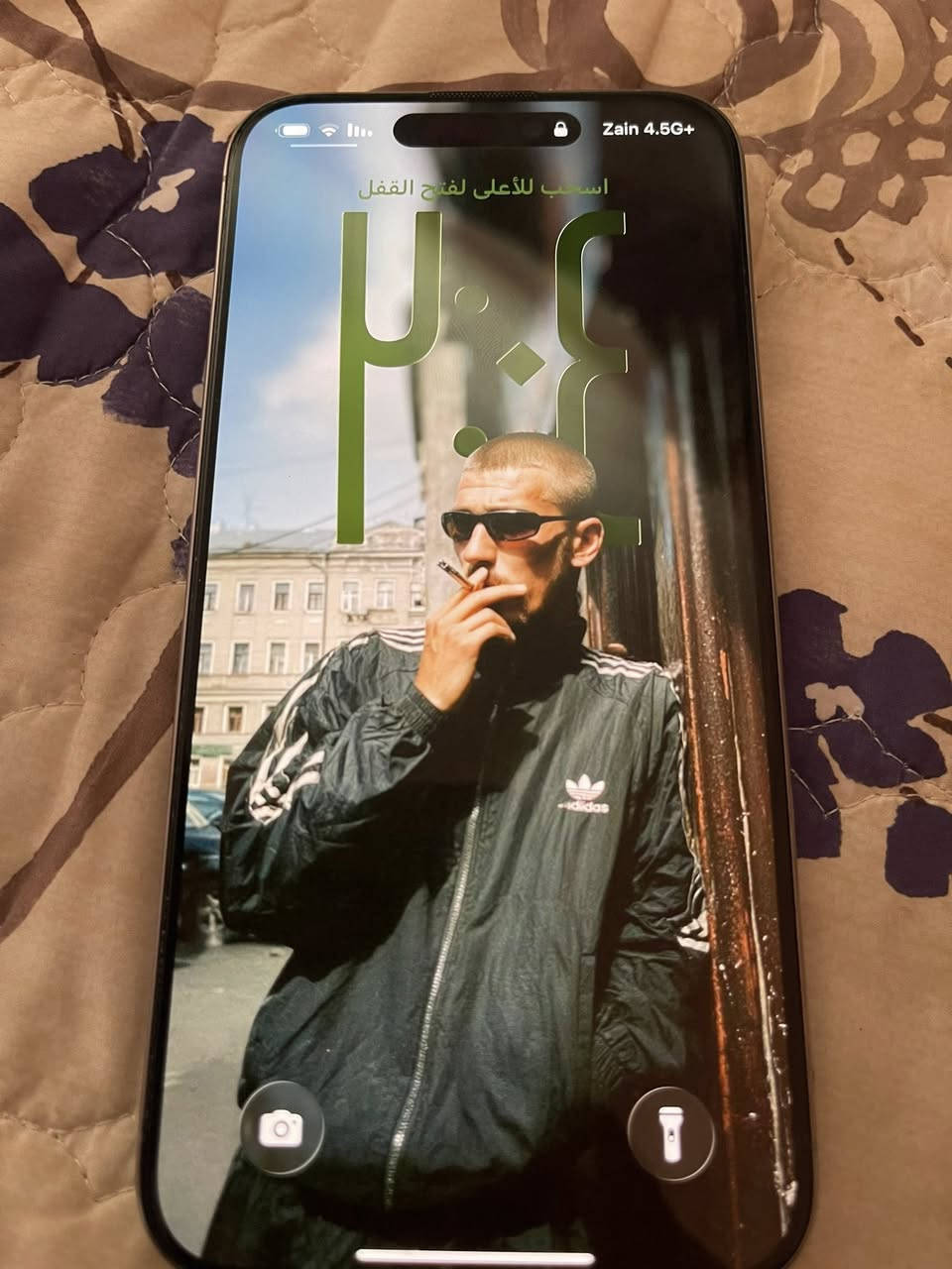 السلام عليكم 
ايفون لبيع  ١٥ برو ماكس شرق اوسط 
لجهاز نضيف وبطاريته  ٧٨
العنوان النجف حي القادسيه قرب فلكت المطار 
الرقم بي واتساب ***********
