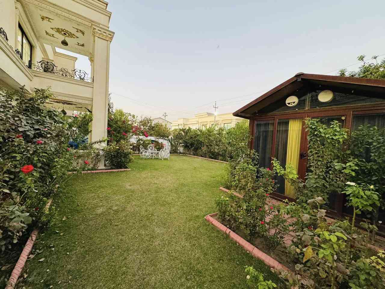 #لاوان_ستي
بيت ٤٠٠م للبيع 
٥غرف نوم 
تمليك طابو 
خدمات ممتازة 
يبعد عن مركز أربيل ١٠د
للمعلومات اكثر زورنا في مدخل مجمع لاوان ستي 
#شركة_خطاب_العقارية
#دليلك_الامين_لاختيارك_الصحيح
***********
***********
