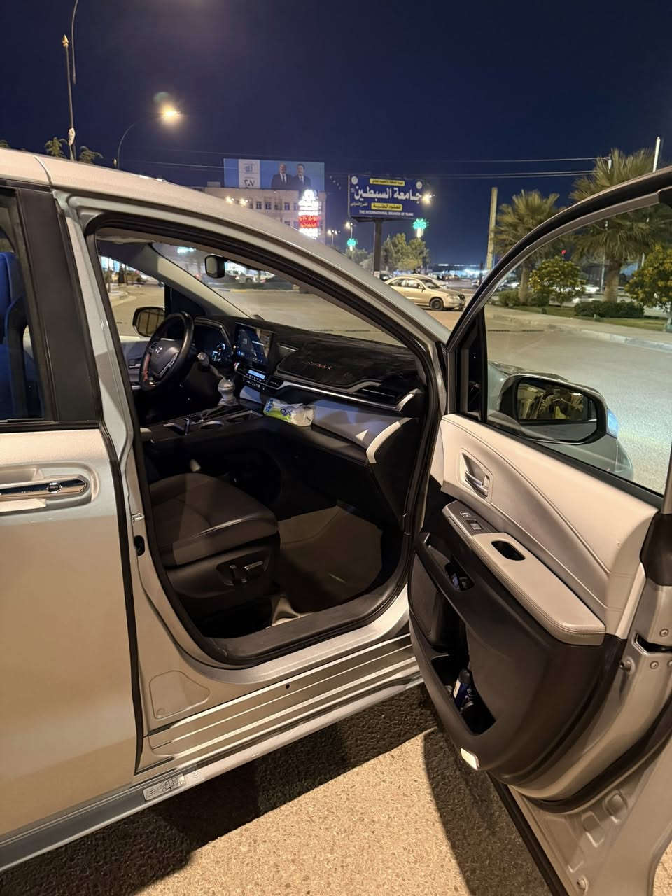 سلام عليكم
تيوتا سينا موديل 2025

موصفات xel

 محرك 4 سلندر 2.5 هايبرد 

دفع رباعي 

ماشيه 24 الف 

حساسات

كامره 

كشنات جلد تدفئه  

رادارات 

مثبت سرعه 

تحديد مسار 

شاشه جبيره + كار بلاي 

بردات بلادي 

ابواب كهرباء

سايد بريك كهربائي 

شاحن لاسلكي 

الضررر : جنطه + جاملغ خلفي راجع بارد 

رقم بغداد 

# السعر 31000$ بيها مجال قليل 

الاستفسار ***********
