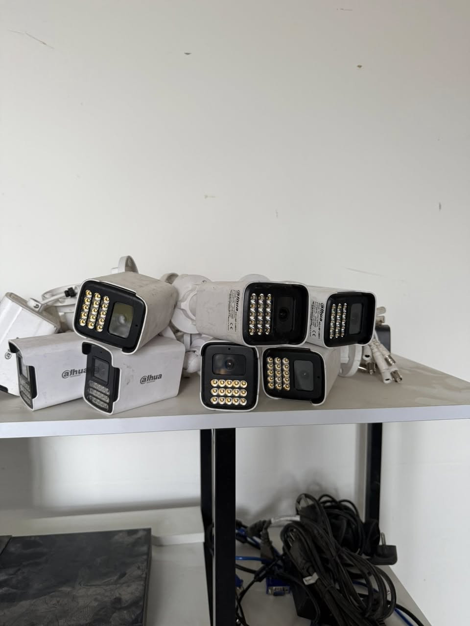 سستم 4 كامرات 
هارد و دي في ار ومحولة 
كامل 
مع الوايرات 
50 الف


**إذا كنت صاحب هذا الإعلان وتريد حذفه لأي سبب، رجاءا أرسل رسالة إلى الدعم الفني**
