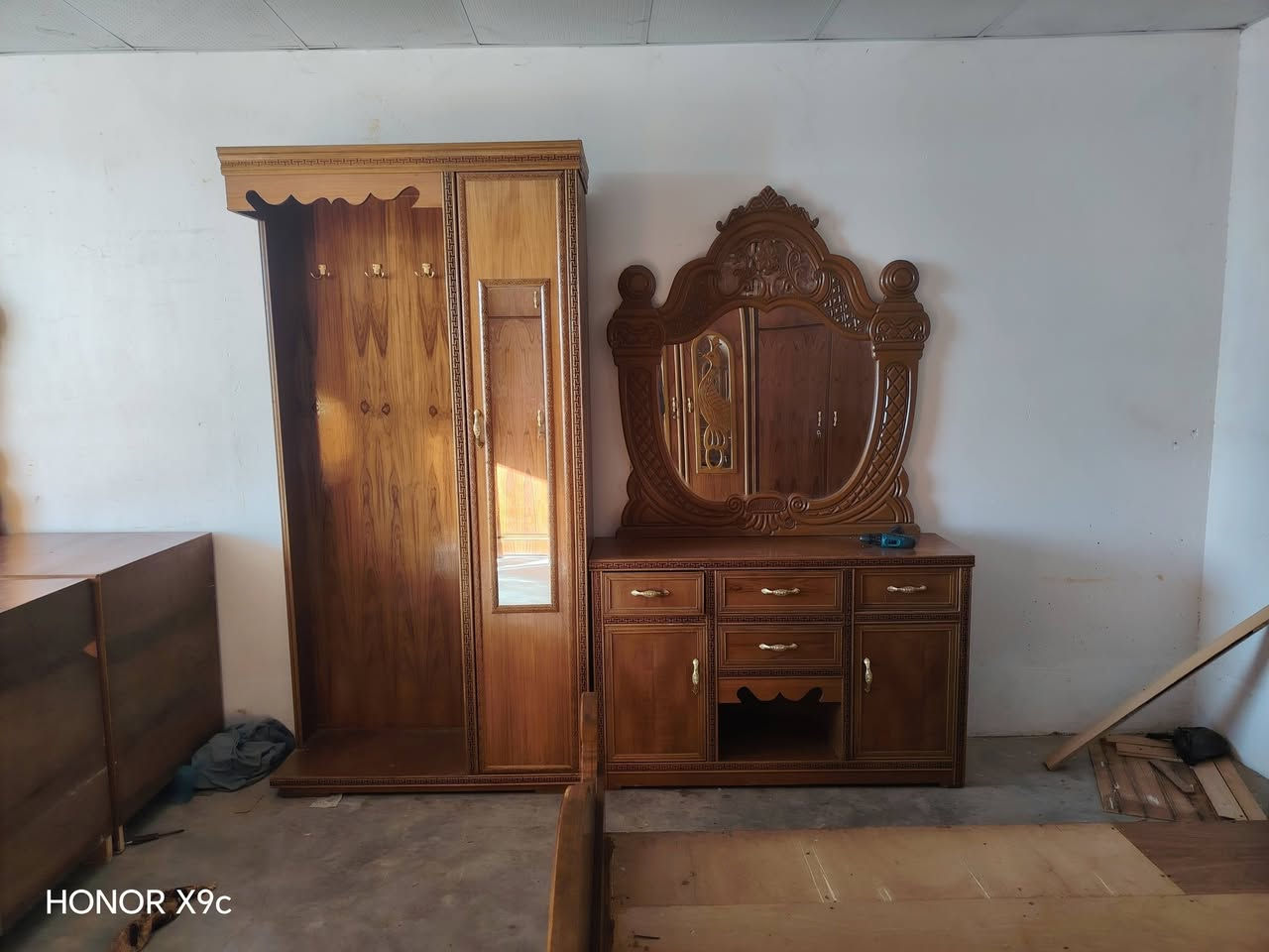 سلام عليكم ورحمة الله وبركاته توجد غرفه نوم للبيع عراقي صاج السعر خاص الاستفسار على هاذه الرقم ***********5
