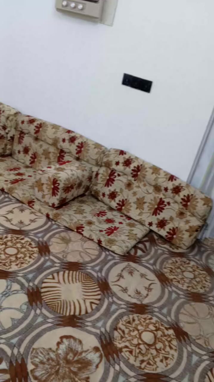 سلام عليكم  جلسه للبيع نضيفه 6دواشك مكاني يم سيد حمزه ***********
