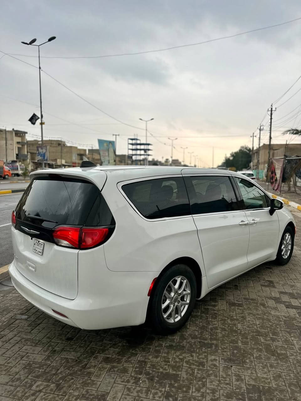 سيارة عائلية فخمة، مريحة جداً، واعتمادية للسفر والاستخدام اليومي.
للبيع او المراوس حسب القناعه

المواصفات:

 • ✅ موديل 2023

 • ✅ 7 ركّاب (صفوف واسعة)

 • ✅ محرك 6 سلندر V6 قوي وناعم

 • ✅ ناقل حركة أوتوماتيك

 • ✅ شاشة لمس

 • ✅ نظام صوتي ممتاز

 • ✅ كاميرا خلفية

 • ✅ تحكم كامل من المقود

 • ✅ مثبت سرعة

 • ✅ تكييف أمامي + خلفي (تبريد ممتاز)

 • ✅ أبواب جانبية كهرباء 

 • ✅ مرايا كهرباء

 • ✅ نوافذ كهرباء

 • ✅ نظام ثبات وتوازن

 • ✅ نظام مانع الانزلاق

 • ✅ مساحة تخزين كبيرة جداً

 • ✅ إطارات الشركه 

 • ✅ قيادة ناعمة وثبات عالي على السرعات

🧼 السيارة نظيفة جداً 

🔍 وارد امريكي  دخول جديد 

صور الحادث ويه المنشور

***********

متوفر واتساب‬‏
