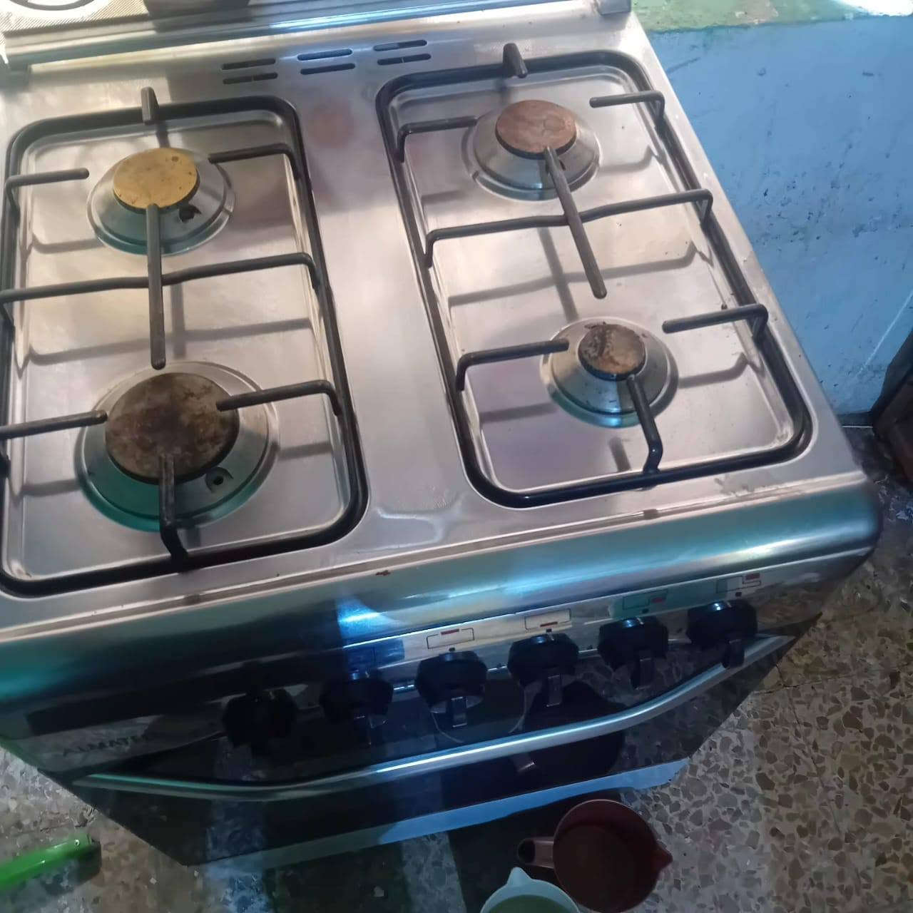 السلام عليكم ورحمة
غراض اللبيع
غرفه اخشاب 8بوب
كاونتر مع سنك
ثلج جديده
قلاية
عنوان حي العسكري شارع المكاتب
رقم تلفون ***********
