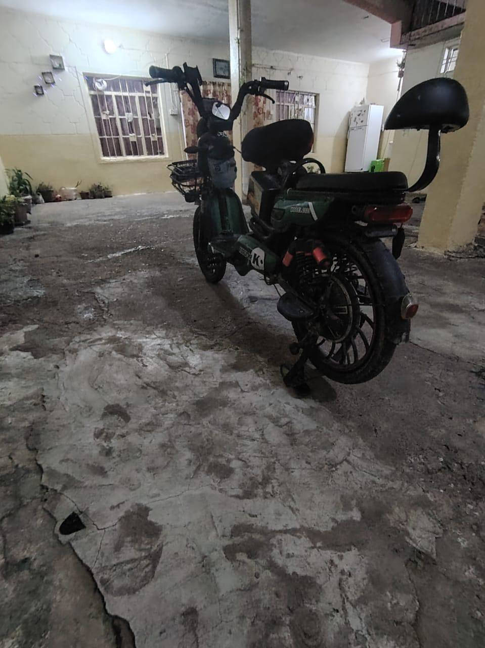 سلام عليكم بايسكل شحن نضيف باتريات شغالة شاحنة مهاه ضور امامي عالي تايرات نضيفة تشغيل عن بعد مع سويچ بدون شاشة فقط و بايدار شغال انارة خلفية 
للتواصل على هاذة الرقم
***********
