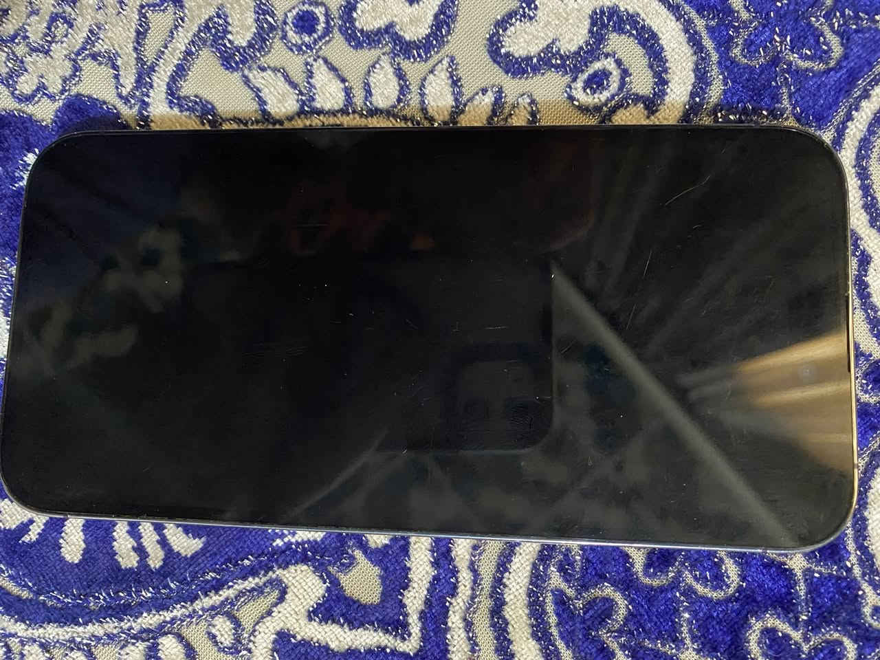 السلام عليكم 14 برو ماكس عربي شرق اوسط 3 AAA ذاكره256 بطاريه 84 باكيته وياه جديد الجهاز ونضيف 
سعره 850 الف قفل ***********
