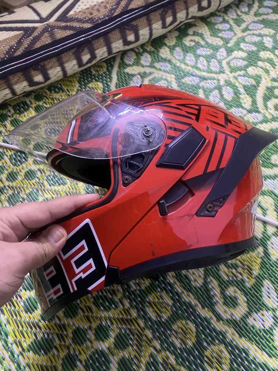 خوذه قياس لارج سعر 35وبيها مجال
***********
