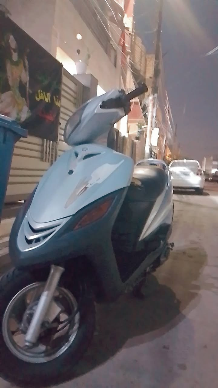 سلام عليكم دراجه ماكس 140كهربائيات كلها شغاله محرك جديد اشاير لايت دبلات سعرها 300 وبيها مجال الموقع زعفرانيه  الرقم***********
