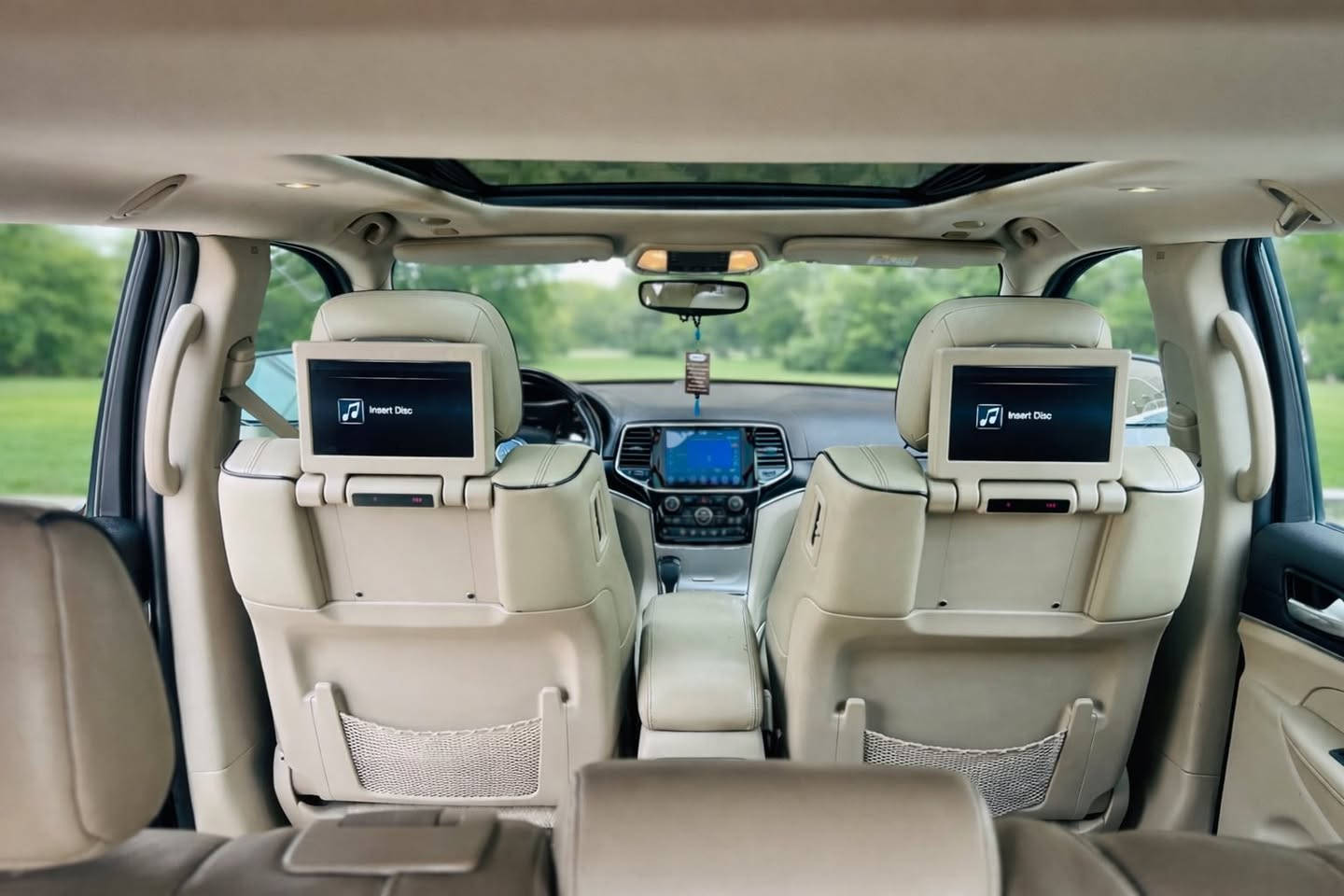 السلام عليكم ورحمة الله وبركاته 
جيب كراند شيروكي 2019 اوفر لاند وكالة خليجي معروف الاوفر لاند مواصفاته مع ذلك كتبت كل تفاصيل 
عداد المسافات: 83 ميل   
المواصفات: خليجي رقم اربيل باسمي
 فول مواصفات ١/١
٦سلندر محرك(٣٦٠٠)
بصمة
داخل بيجي 
بانوراما
كراسي اثنين كهرباء
كراسي(تدفئة+تبريد)
كرسي خزن(ميموري 
تشغيل عن بعد
#شاشة_امامية_كبيرة_لمس_حراري(11 inch)_الجديدة_كليا
#نظام_خرائط(نظام ملاحة)_Navigatio
#جهاز_مساعد_بالقياس
كامرة خلفية دوارة اصلية
شاشات خلفية اصلية
شاشة عرض الاعطال
صندوك كهرباء
استيرن كهرباء
استيرن تدفئة
شفتات كير بالاستيرن
فول تحكم استيرن جهتين(جهتين امامي+جهتين خلفي)
نظام إطفاء المحرك فقط عند الوقوف واعادة تشغيل المحرك عند المشي AUTO START
نظام تزحلق
فور ويل
متعدد أنظمة القيادة (ثلجي, رمالي,طيني,صخري)
دبل كير(عادي+اوتوماتيك)
ناقل حركة ٨ نمر
نظام سبورت دكمة
نضام اقتصادي ECO
دبل حساس(امامي+خلفي)
مري كهرباء (شفط) AUTO
#مري_جانبي_تدفئة
#مرايا_جانبية_حساسة_للضباب_تعمل_تلقائياً
اشارة بالمري 
لايت عدسة دخاني زنون(عالي+ناصي)  
#زراك_لايت_يعمل_تلقائياً_عند_الحاجة
زراك لايت
#ويل_٢٠_الجديد_

السعر  : 285
للاستفسار / ***********
