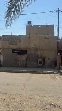 بيت للبيع قاط ونصف 160 متر على شارع 15 بالغربي الاخير نضافته 60 بالميه...