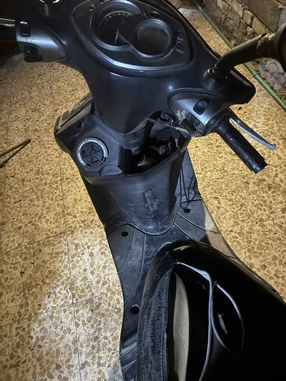 دراجه سكنس فحل للبيع فجه ماشتغلت بعد بس كهربائياته شغاله بس دراجه ماتشتغل كوم حديد 350 قفل 
 مدينه الصدر هاذه رقمي ***********
