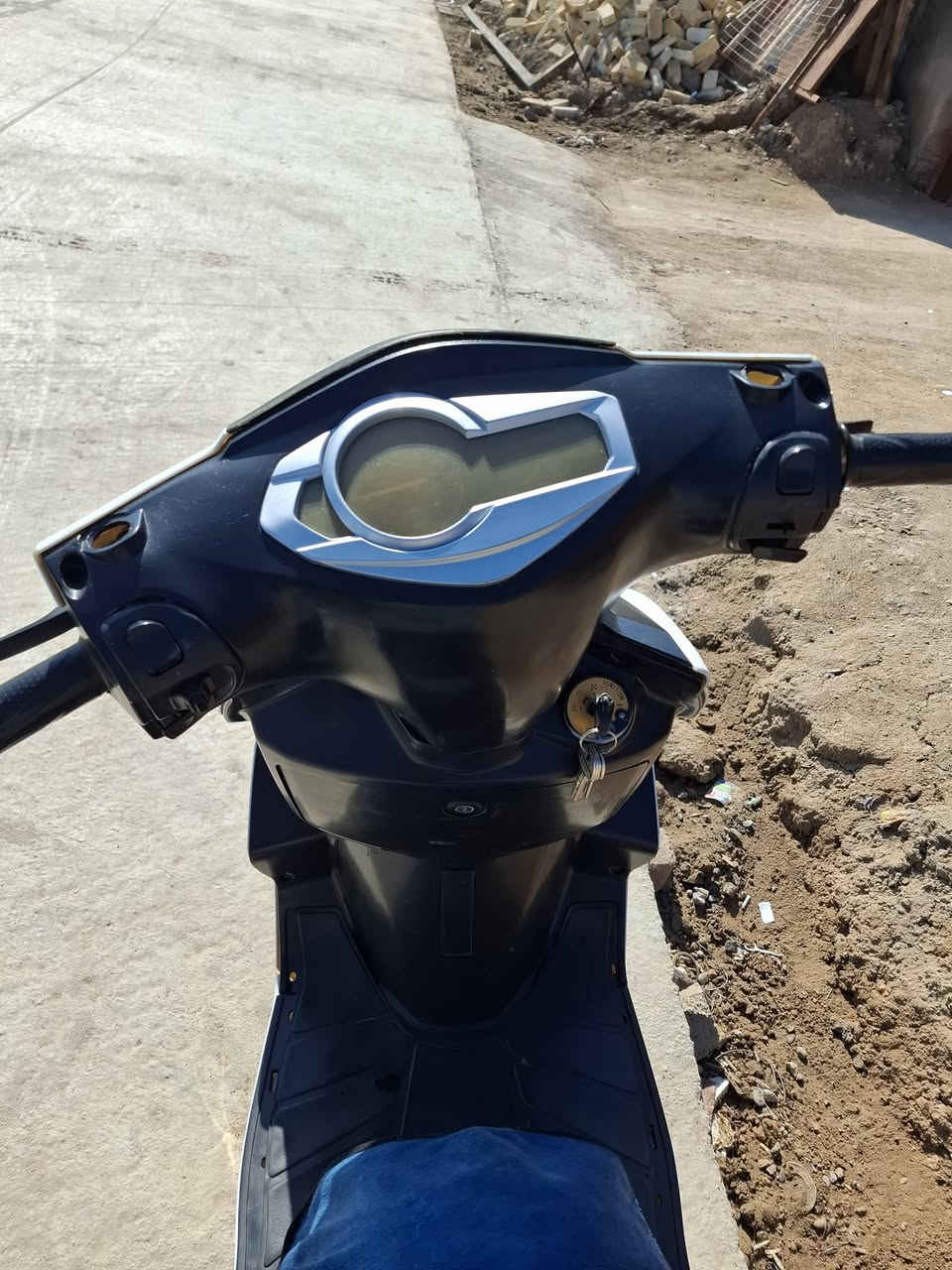 دراجه صيني مكينه مجفته وهسه بيها ضعف موديل 20
باتري ضعيف تشتغل هندر كهربائيات كلها شغاله السعر 250 
قضاء النصر ***********
