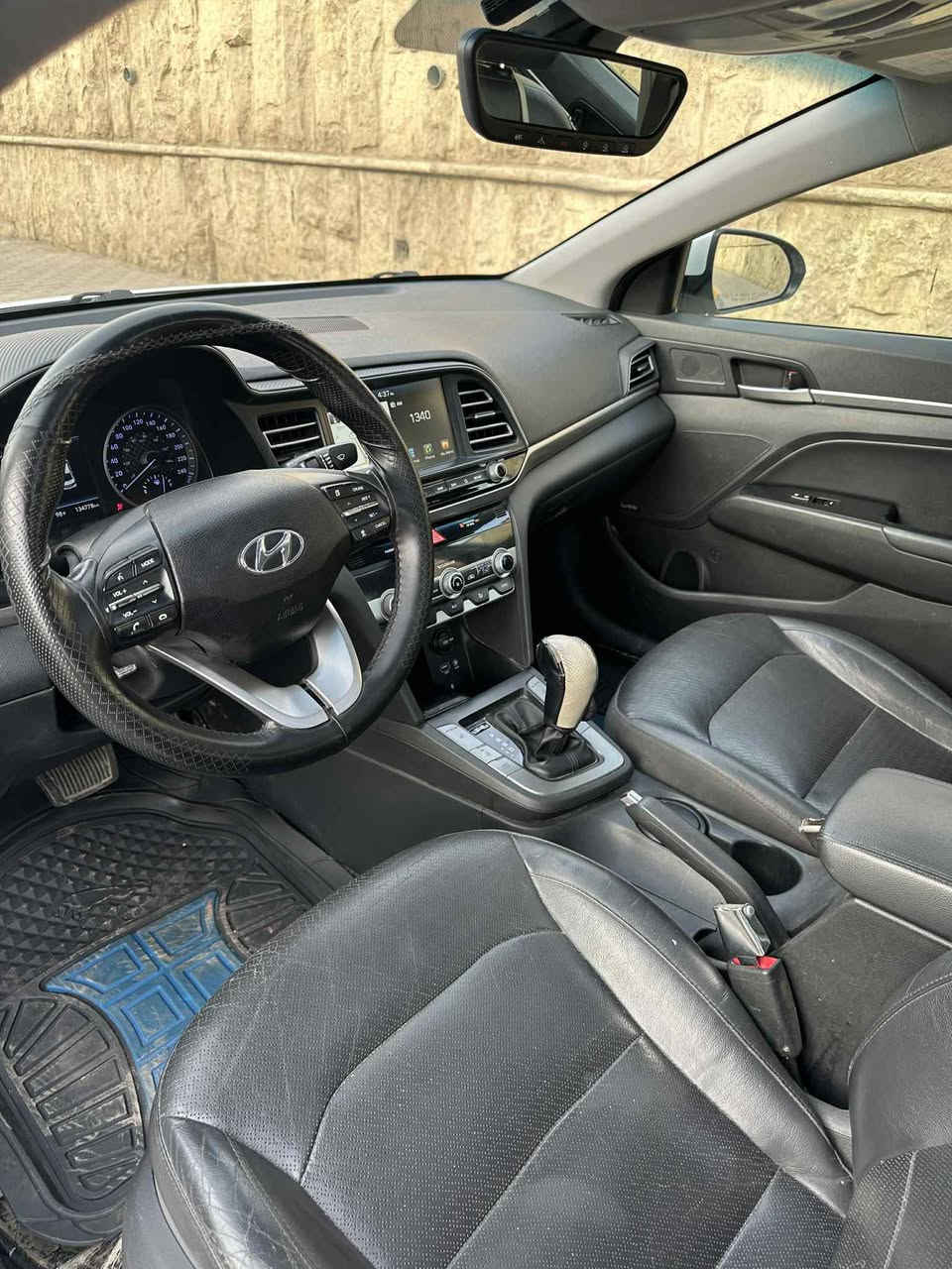 السلام عليكم 
النترا  ELANTRA 2020 limitted 1/1 فول كندي 
مواصفات لمتد  فول للأخير
سلايت روف 
بصمة  + بصمة أبواب بصمة صندوق + ترحيب
رادارات جانبيه وخلفي وامامي (تحديد المسار)
نقطة عمياء +اشاير بالمرآه الجانبيه
قيادة ذاتية + قيادة ثلاث وضعيات 
لدات لايت أمامي لايت امامي 4 عدسات زنون 
بك لايت ليد
فول تحكم جهتين استيرن 
دشبول ملون شاشة اعطال ملونه
كشنات كهرباء + جلد + تدفئه كشنات امامي وخلفي وستيرن تدفئة
صندوق ذكي
كاميرا امامية تحديد مسار 
اشاير مري مانع انزلاق نظام تركشن
فتح الصندوق الذكي عند الاقتراب
ترحيب عند الاقتراب أضواء
شحن وايرليس لاسلكلي للموبايل
ويكلب 17 بلادي مال لمتدد
شاشة كبيرة  8 انج + GPS+ بوصله + كامره خلفية دواره
تبريد شاشة دبل فريز  منفصل ثلج
محرك 2000. دوووش المرغوب
السياره بأسمي
مكانه الموصل معرض التاج المعارض الجديدة 
سستم صوت انفتي 9 سماعات دمام امامي خلفي  
وباقي المواصفات معروفه
المكينة مفتوحة  
الضرر بنيد فقط بدون دواخل اربك ستيرين راجع شركة
للاستفسار واتساب ***********
